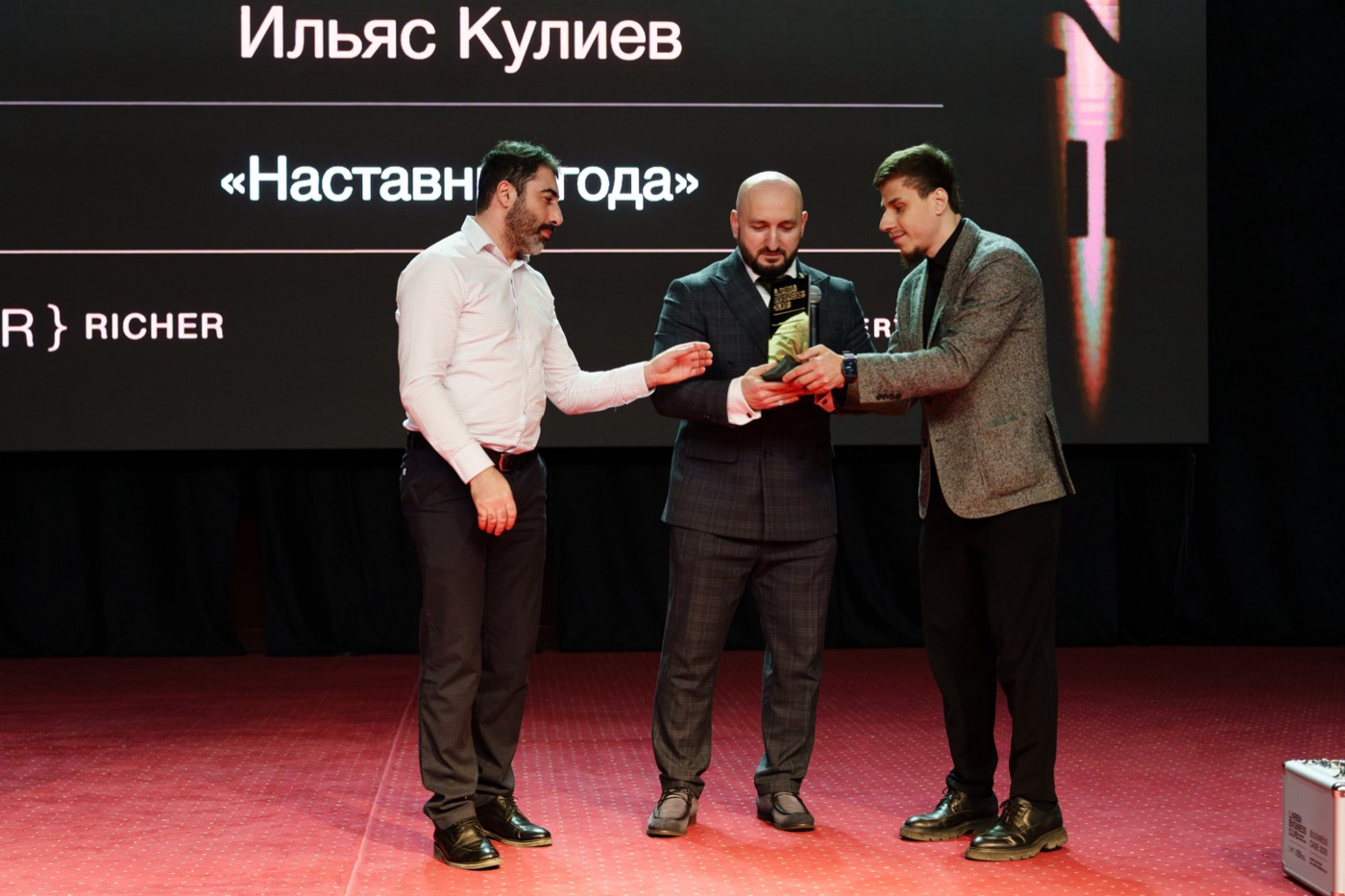 Вручение награды Наставник года - Ильяс Кулиев